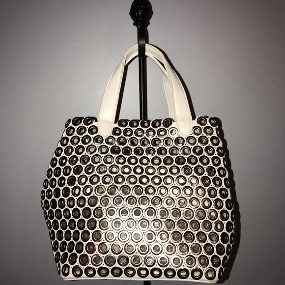 👠 A Touch of Style Silver Hardware Handbag - Picture 1 of 5